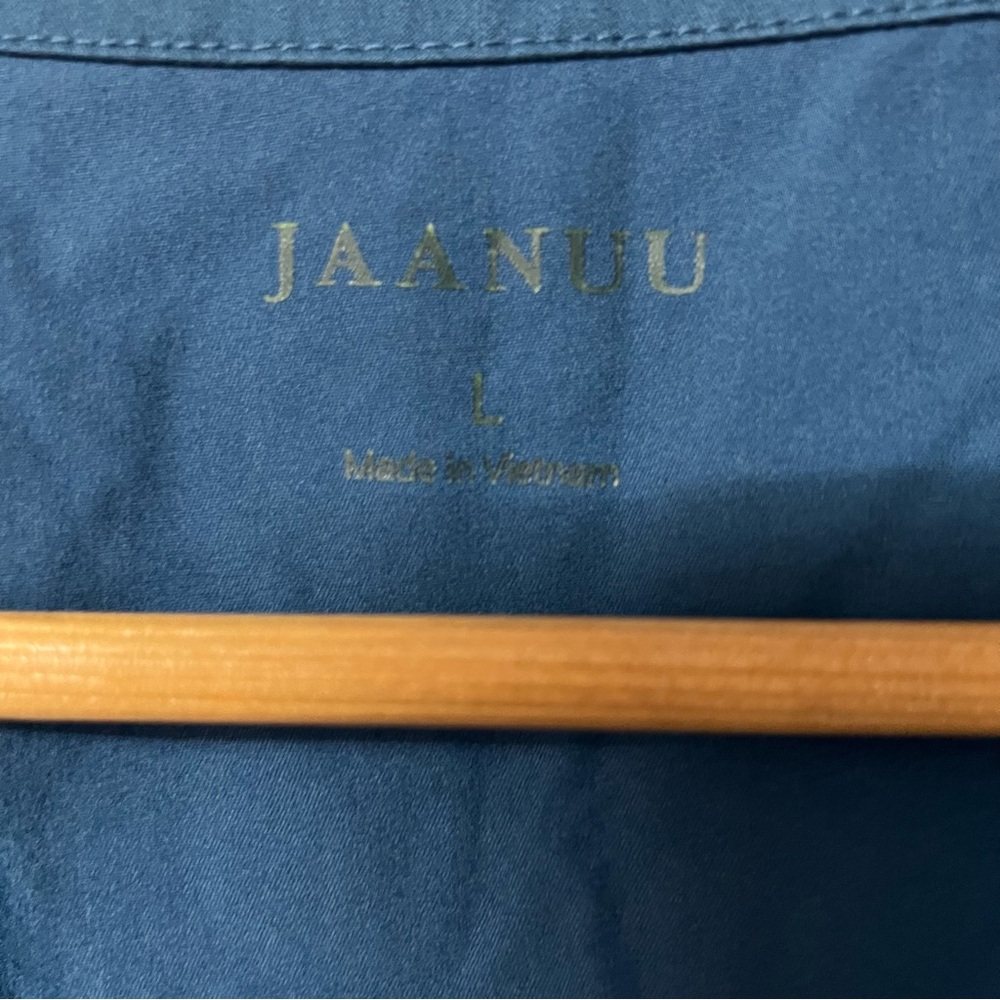 Aqua Jaanuu scrub top fitted size large - Picture 3 of 6